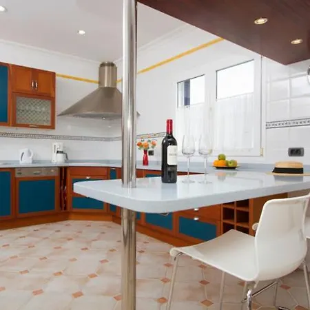 Marina Is A Beautiful 5 Bedroom In With Heated Pool ヴィラ