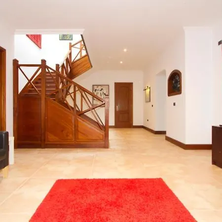 ヴィラ Marina Is A Beautiful 5 Bedroom In With Heated Pool