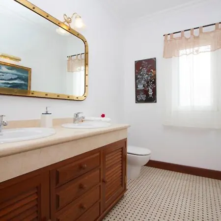 Marina Is A Beautiful 5 Bedroom In With Heated Pool ヴィラ *